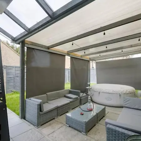 Appartement Modern House With Relaxing Hot Tub